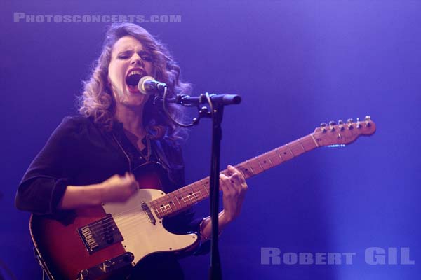 ANNA CALVI - 2014-02-15 - PARIS - Le Trianon - 